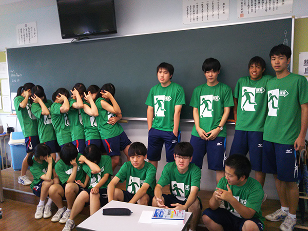 埼玉県h高等学校3年3組様 18 オリジナルクラスtシャツや部活tシャツ作成 プリントはクラtコンシェル